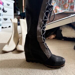Sorel Black and Gray Lace Up Boots